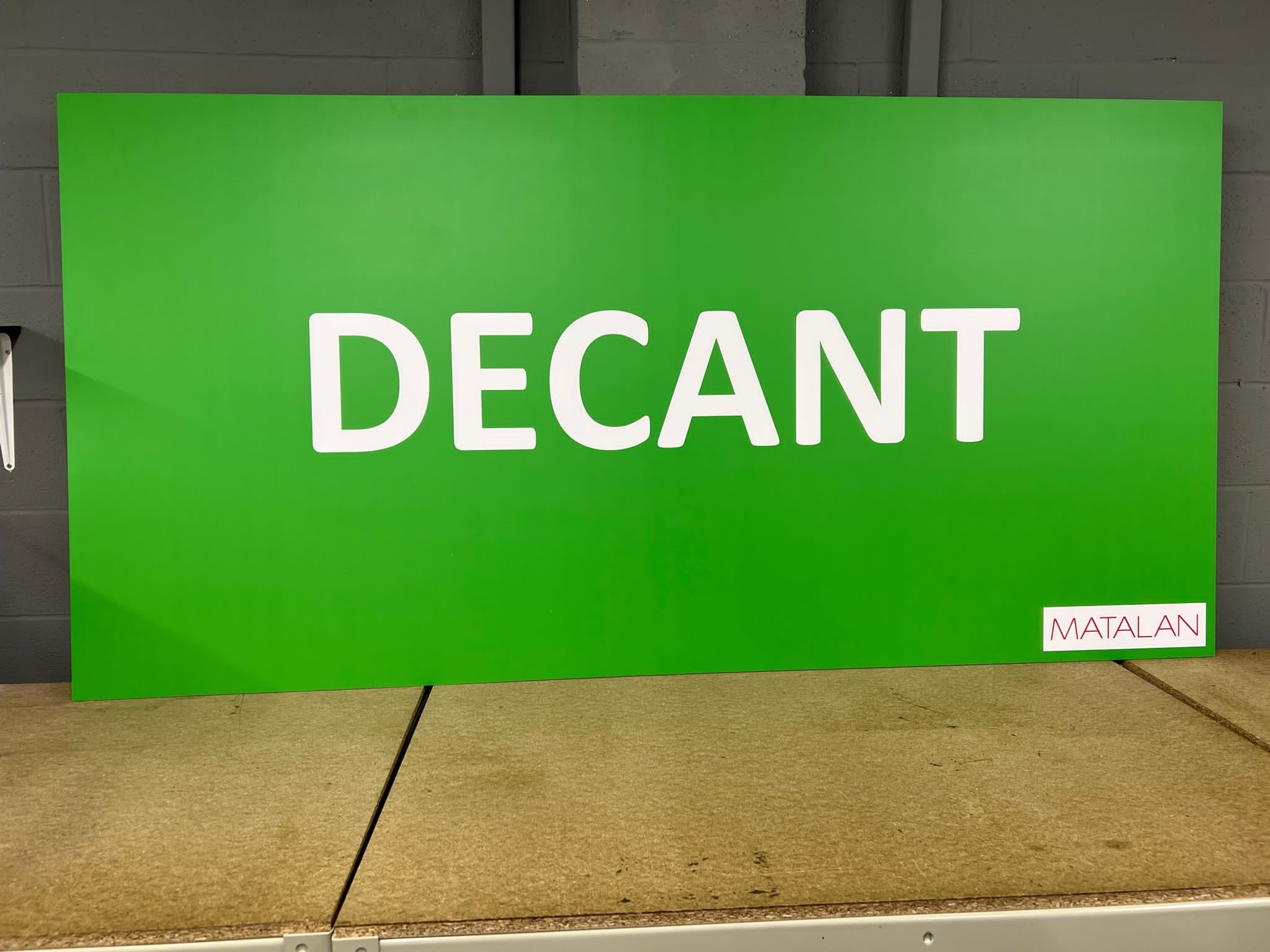 Decant sign